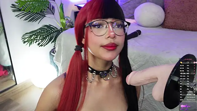 Snapshot of _ViolletteNoir_ chatting on June 24, 2026, 9:01 pm ViolletteNoir online show from June 24, 2026, 9:01 pm