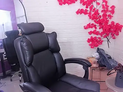 Snapshot of MiaStorm1 chatting on November 6, 2025, 11:53 pm MiaStorm1 online show from November 6, 2025, 11:53 pm