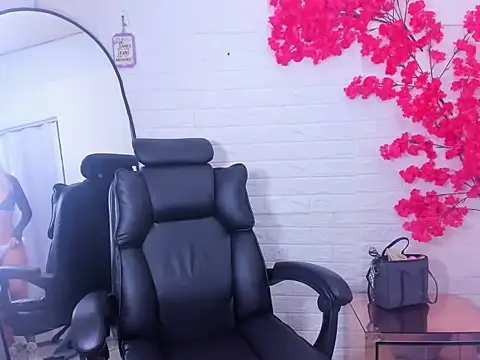 Snapshot of MiaStorm1 chatting on November 12, 2025, 10:35 pm MiaStorm1 online show from November 12, 2025, 10:35 pm