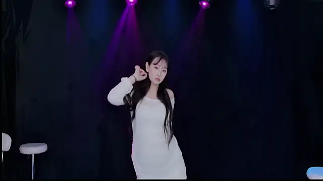 RXT-01 online show from November 9, 2025, 10:14 pm