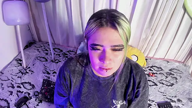 Lilith Zenith  online show from February 9, 2026, 4:10 am