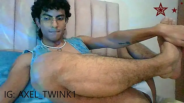 Snapshot of axel_love13 chatting on January 15, 2026, 10:46 pm axel love13 online show from January 15, 2026, 10:46 pm