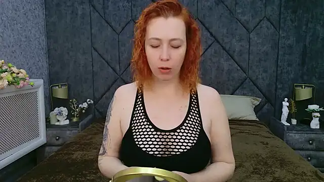 Snapshot of Evie_Berret chatting on March 1, 2026, 8:42 pm Evie Berret online show from March 1, 2026, 8:42 pm