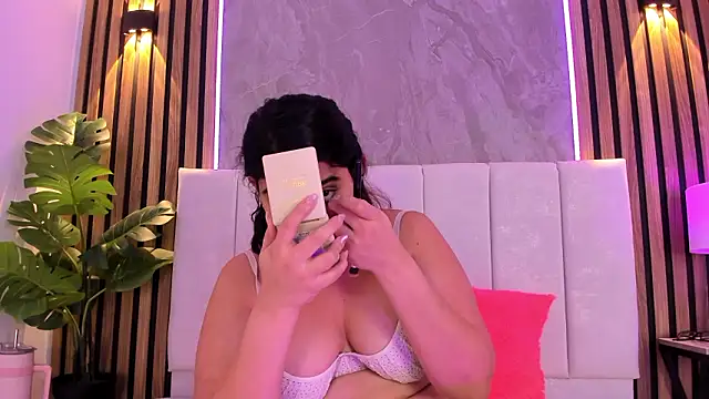 Snapshot of Carlotta_de_velour chatting on March 24, 2026, 3:06 am Carlotta de velour online show from March 24, 2026, 3:06 am