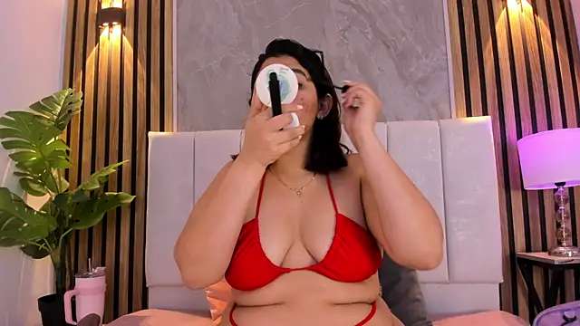 Carlotta de velour online show from May 20, 2026, 2:41 am