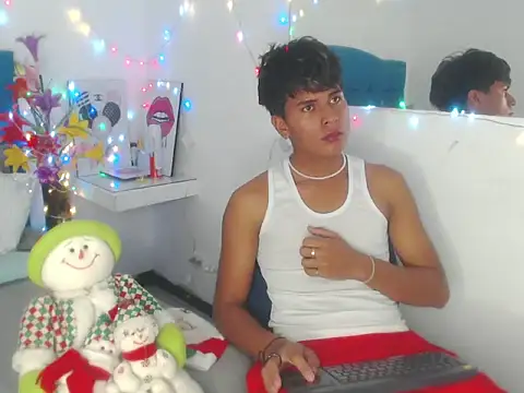 Snapshot of Valentino_Lane chatting on December 2, 2025, 1:46 pm Valentino Lane online show from December 2, 2025, 1:46 pm