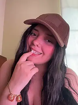 Snapshot of candicewest_ chatting on April 19, 2026, 4:41 pm candicewest online show from April 19, 2026, 4:41 pm