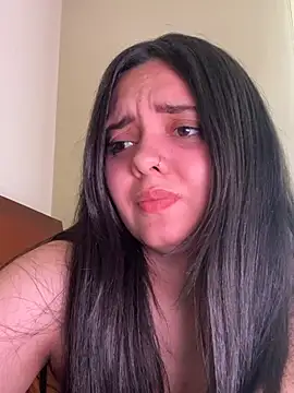 candicewest  online show from March 6, 2026, 4:24 pm