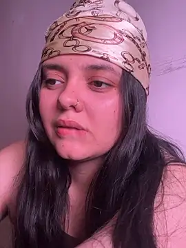 Snapshot of candicewest_ chatting on April 15, 2026, 11:27 pm candicewest online show from April 15, 2026, 11:27 pm