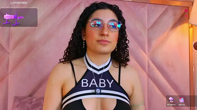 DemiJones  online show from May 22, 2026, 4:43 am