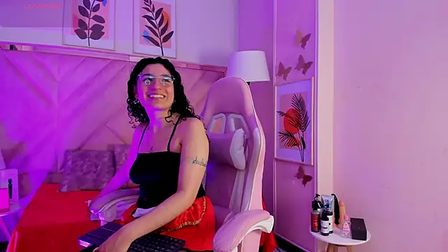 DemiJones  online show from December 18, 2025, 4:39 am