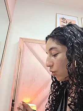 DemiJones  online show from May 20, 2026, 4:53 am