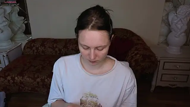 HolyBabyDoll online show from November 26, 2025, 11:49 pm