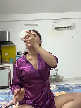 Snapshot of hellela-a chatting on November 8, 2025, 7:06 pm hellela-a online show from November 8, 2025, 7:06 pm