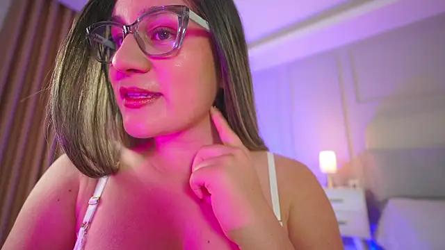 Snapshot of hanna__w chatting on March 1, 2026, 3:39 am hanna w online show from March 1, 2026, 3:39 am