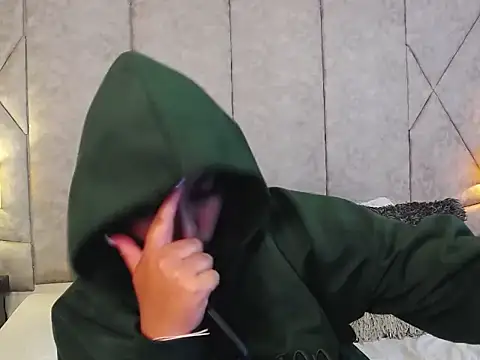 LannyShell online show from December 13, 2025, 8:04 pm