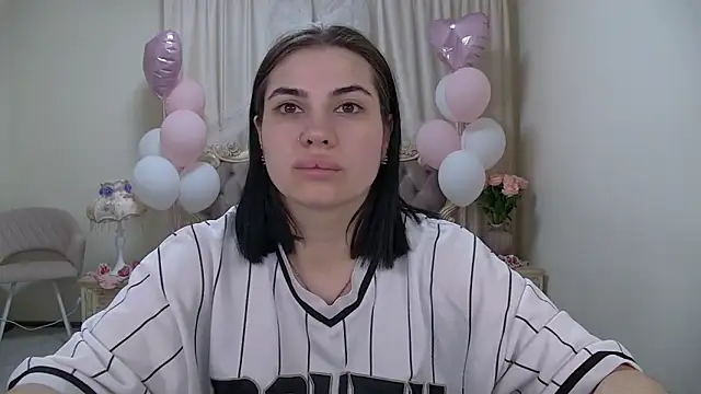 Snapshot of AdrianaTorres chatting on February 27, 2026, 5:29 am AdrianaTorres online show from February 27, 2026, 5:29 am