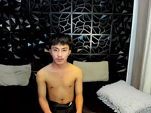 Snapshot of Urloverhardcock chatting on May 4, 2026, 5:55 am Urloverhardcock online show from May 4, 2026, 5:55 am