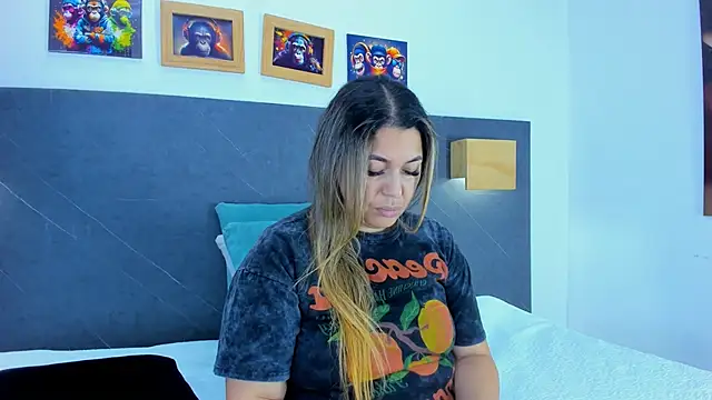 Snapshot of Andhrea_Vale chatting on March 13, 2026, 12:21 pm Andhrea Vale online show from March 13, 2026, 12:21 pm