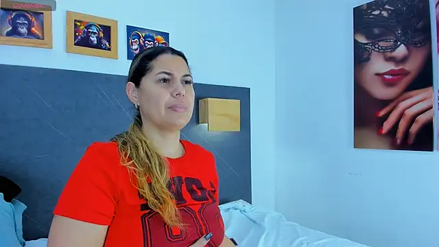 Snapshot of Andhrea_Vale chatting on March 25, 2026, 12:15 pm Andhrea Vale online show from March 25, 2026, 12:15 pm