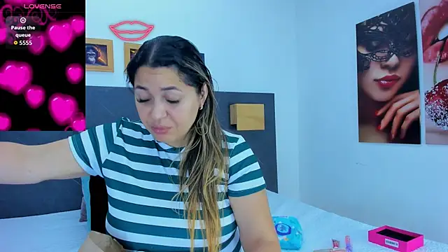 Snapshot of Andhrea_Vale chatting on April 11, 2026, 12:20 pm Andhrea Vale online show from April 11, 2026, 12:20 pm