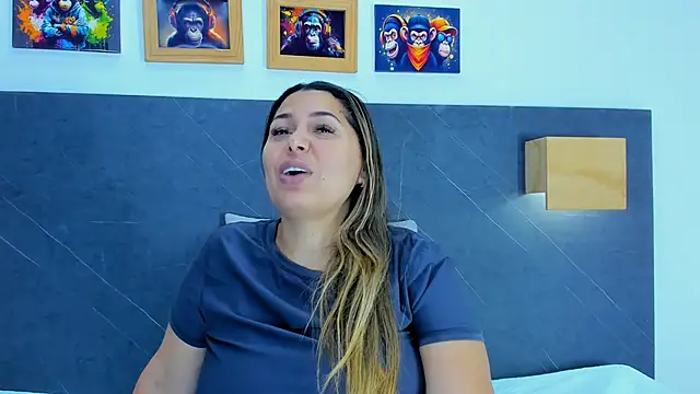 Snapshot of Andhrea_Vale chatting on March 24, 2026, 12:27 pm Andhrea Vale online show from March 24, 2026, 12:27 pm