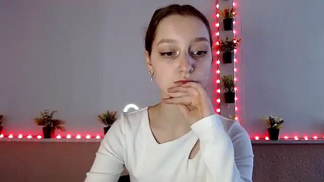 Curlyyy Girl online show from November 11, 2025, 11:38 am