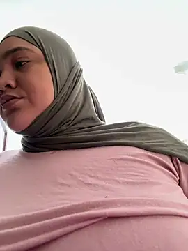 Snapshot of sweetmuslim01 chatting on May 6, 2026, 5:06 pm sweetmuslim01 online show from May 6, 2026, 5:06 pm