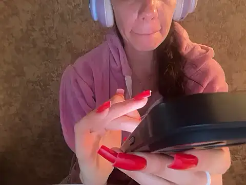 Snapshot of Angelinaa19 chatting on January 5, 2026, 7:28 pm Angelinaa19 online show from January 5, 2026, 7:28 pm