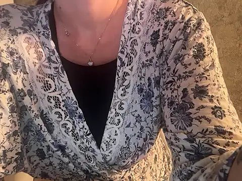 Snapshot of Angelinaa19 chatting on November 18, 2025, 9:29 pm Angelinaa19 online show from November 18, 2025, 9:29 pm