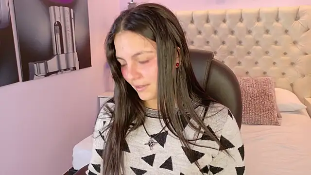 GabyQueens online show from November 18, 2025, 3:15 pm