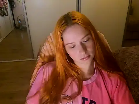 Snapshot of RedheadFairy chatting on November 7, 2025, 6:01 pm RedheadFairy online show from November 7, 2025, 6:01 pm