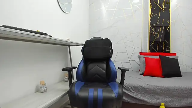 Snapshot of Zoro_V chatting on November 11, 2025, 7:52 pm Zoro V online show from November 11, 2025, 7:52 pm