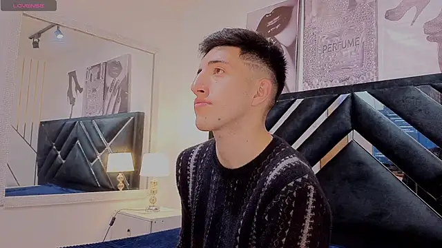 Un Sluttyy online show from May 27, 2026, 5:42 pm