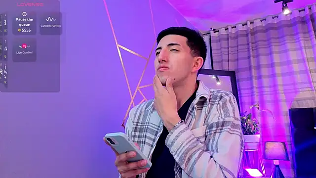 Un Sluttyy online show from December 19, 2025, 11:45 am