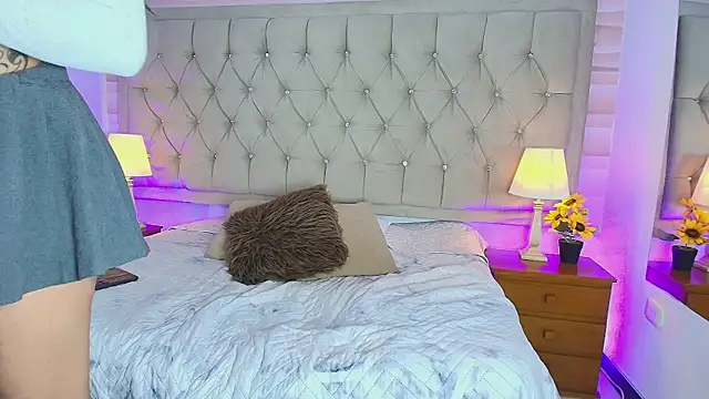 Snapshot of Liathompson_FG chatting on December 15, 2025, 7:41 pm Liathompson FG online show from December 15, 2025, 7:41 pm