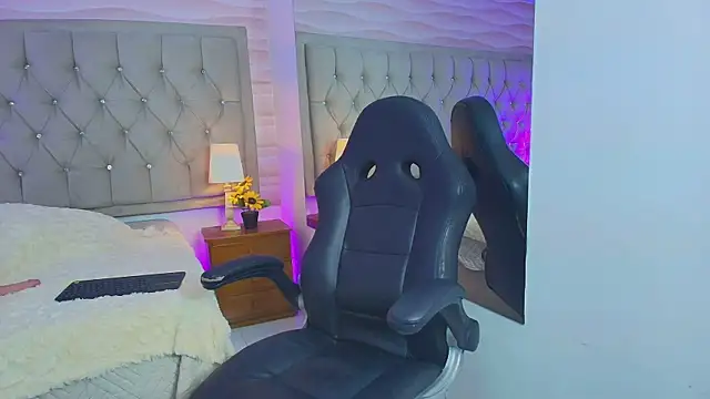 Liathompson FG online show from April 21, 2026, 7:42 pm