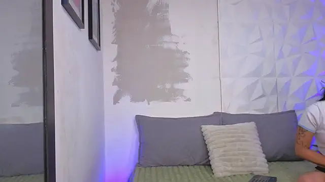 AuroraLanee  online show from January 7, 2026, 7:41 pm