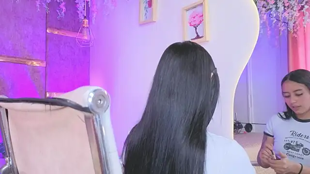 AuroraLanee  online show from December 18, 2025, 8:01 pm