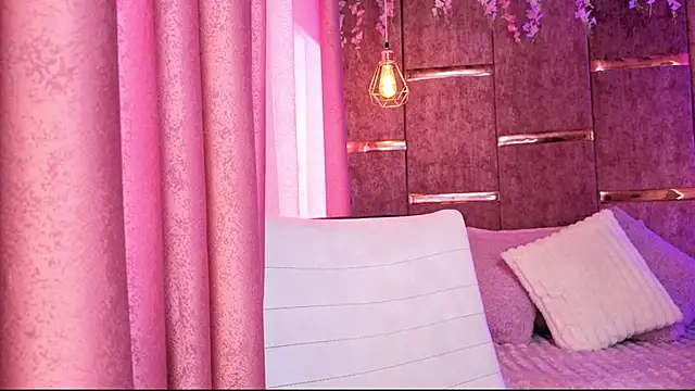 AuroraLanee  online show from November 19, 2025, 7:25 pm