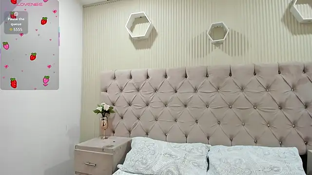 ZarinaWynne online show from June 7, 2026, 1:16 pm