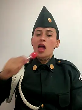 Miia Hoot online show from November 15, 2025, 2:32 pm