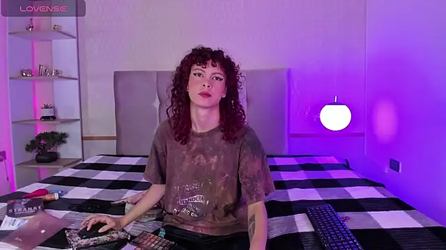 AliceMadnes online show from December 21, 2025, 3:25 pm