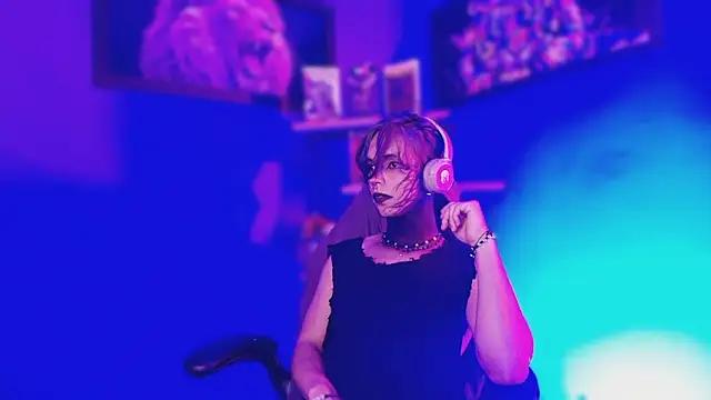 luxiel  online show from March 24, 2026, 9:48 pm