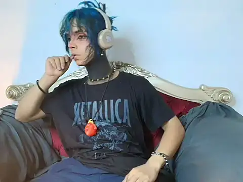 luxiel  online show from April 14, 2026, 8:36 pm