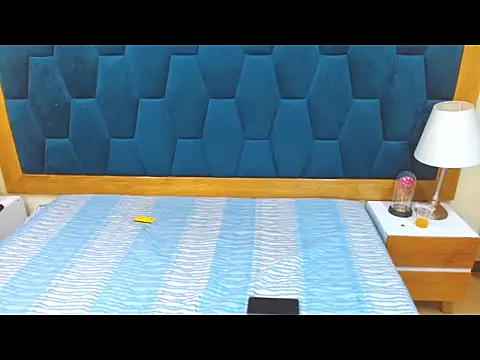 morrigan luxus2 online show from December 16, 2025, 11:31 pm