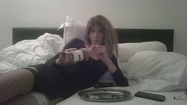 Snapshot of samia42 chatting on April 17, 2026, 2:03 am samia42 online show from April 17, 2026, 2:03 am