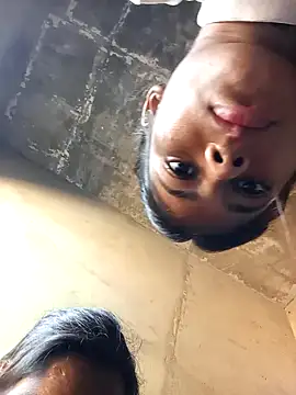 CUTE V SEXY online show from November 8, 2025, 5:00 am