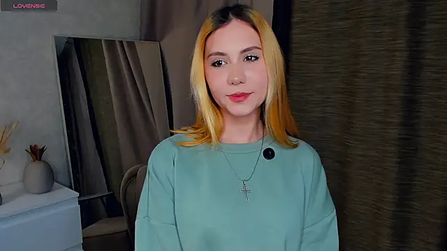 Snapshot of LilyMaiorano chatting on November 7, 2025, 6:51 am LilyMaiorano online show from November 7, 2025, 6:51 am