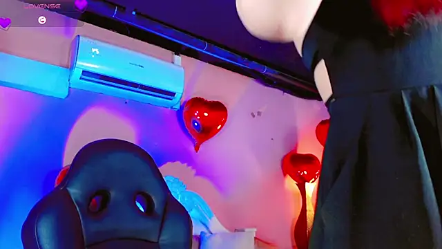 Snapshot of AnnaRouseQueen chatting on February 17, 2026, 8:39 pm AnnaRouseQueen online show from February 17, 2026, 8:39 pm